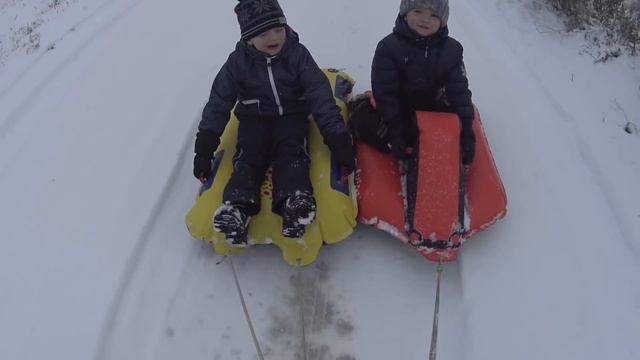 Долой ватрушки на один сезон - даешь долговечные санки! смотреть онлайн