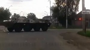 Военная техника против автомобиля 2017. Прикол смотреть всем.