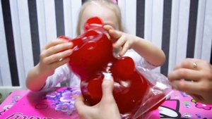 WORLD'S LARGEST GUMMY BEAR! Огроменный мармеладный медведь ведмежуйка