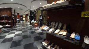 Суйфэньхэ 2023 год. BASSIRIANA & MS MS магазин обуви.