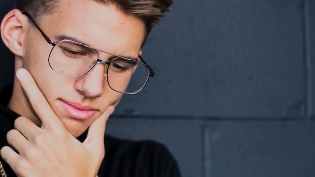 Каждую ночь в снах покойная мать приводила Валеру в один и тот же дом. Мужчина нашел его... смотреть онлайн