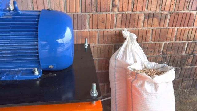 Видео работы пресса Pini Kay 200 кг в час смотреть онлайн