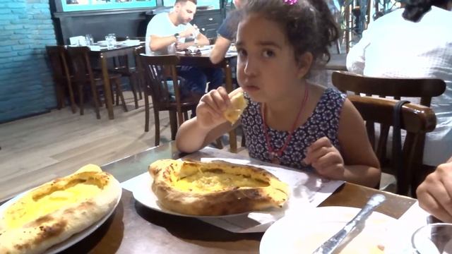 Хинкали и Хачапури по - Аджарски. Инструкция по поеданию смотреть онлайн