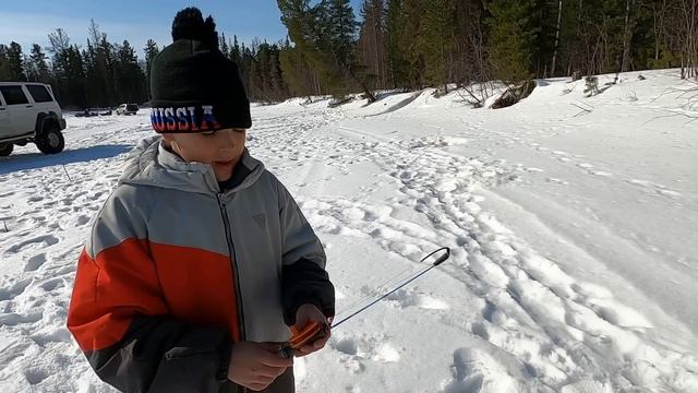 ПЕРВОЕ ЗАКРЫТИЕ ЛЬДА, ЕТЫ-ПУР КАЖДОМУ РЫБАКУ ДАЛ СВОЮ РЫБУ! БЫЛО ЖАРКО, ВЕСЕЛО И НЕМНОГО СТРАШНО)! смотреть онлайн