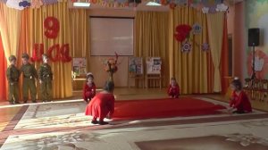 Танец на "День Победы" подготовительная группа № 13