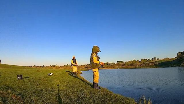 КОМПЛЕКТ взял и с рыбой в любой луже.просто открытие,просто рыбалка.всё просто смотреть онлайн