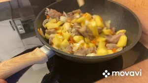 Жаркое мясо с картошкой.