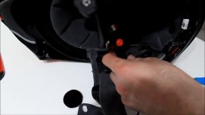 Простая установка гарнитуры Cardo в шлем AGV