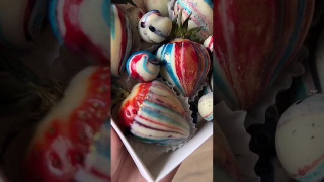 Клубника в шоколаде ?? Необычный дизайн ? #клубника #клубникавшоколаде смотреть онлайн