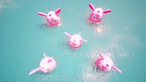 Furby-девочка поет свою песню и музей Furby в океане