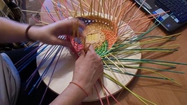 мк корзинки курочки спиральным рисунком