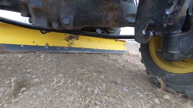 John Deere 60 inch Mid Mount Blade on the X748 смотреть онлайн