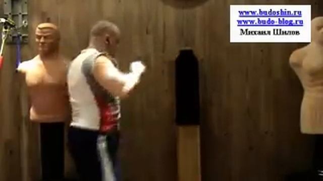 Круговой удар голенью по макиваре. Постановка удара.