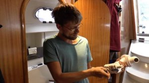 Замена помпы гальюна. Вазелин на яхте. Туалетные воины | Cupiditas | Купидитас