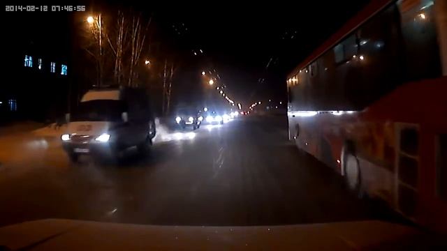 Видеорегистратор Incar VR-670, передняя камера, темно, утро, режим авто смотреть онлайн