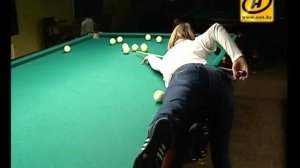 Женский бильярд: девушки и зеленое сукно