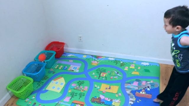 Throwing Lots of Different Basketballs Into the Basket смотреть онлайн