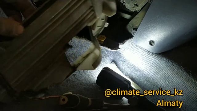 воняет в салоне авто? чистка испарителя на Ipsum sxm10 смотреть онлайн