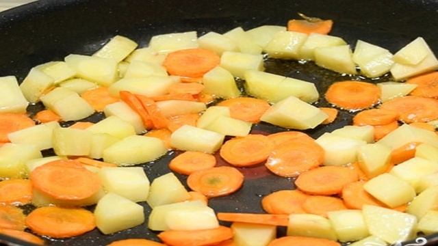 Курица в горшочках с овощами