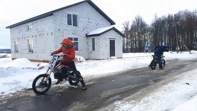 МОТОЭКСПЕРИМЕНТ !!! Перетягиваем канат питбайками. КТО МОЩНЕЕ?!