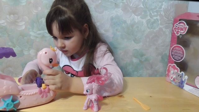 МАЙ ЛИТЛ ПОНИ обзор игрушки ПИНКИ ПАЙ на лодке (My Little Pony Pinkie Pie) смотреть онлайн