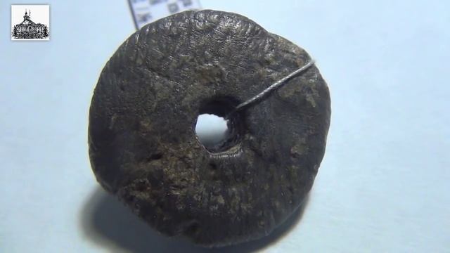 Сланцевая формочка для отливки пуговиц в средневековом Азаке
