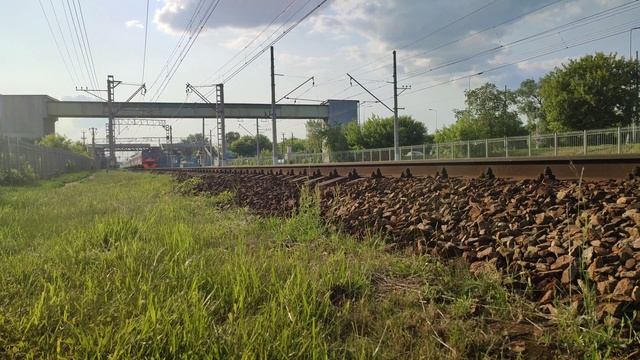 Электропоезд ЭД4М-0142 сообщение Москва-Казанская – Голутвин "Июньская нормальная погода" смотреть онлайн