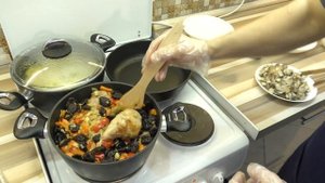 Кролик тушеный в пиве с черносливом и сметаной. |ЛюбитеЛи поесть