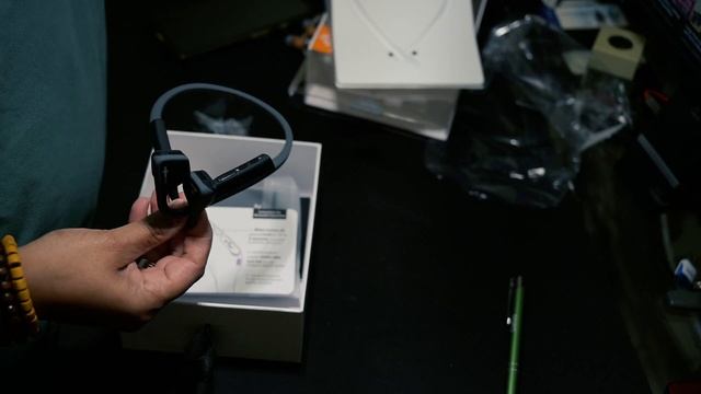 AfterShokz Titanium Mini Headphones Unboxing смотреть онлайн