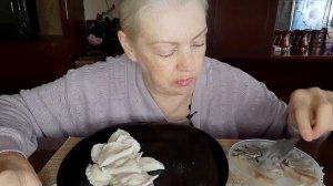 @Favorite-job #Mukbang Tatyana eats #вареники с картошкой #селедочка