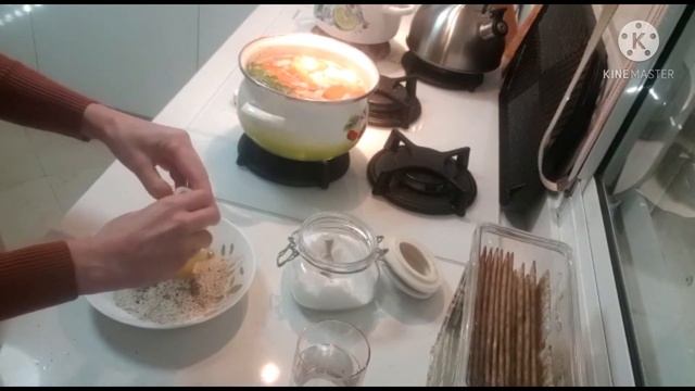 Куриный бульон с кнейдлах смотреть онлайн