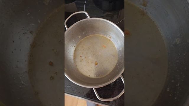 Лёгкий салат?с сыром бри? , тигровыми креветками?и ?клубничный соусом ?? смотреть онлайн