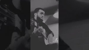 Гитара на Азербайджанском и на Русском языке спел красиво ,тик ток