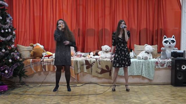 Татьяна Смирнова, Ульяна Николаева - Падает снег смотреть онлайн