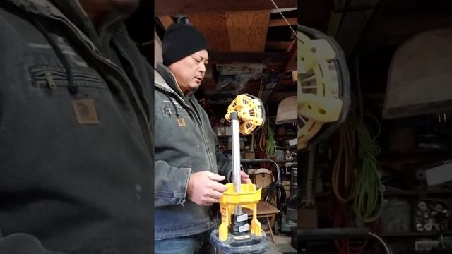 Dewalt DCL079B Tripod light Hack! смотреть онлайн