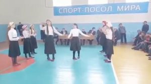 Танец девочек на День учителя