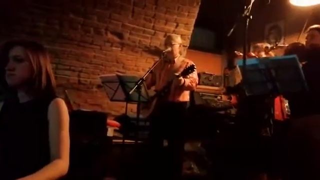 Сырба из фильма "Высокий блондин в чёрном ботинке" смотреть онлайн