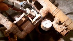 погружной насос «Джилекс Водомет ПРОФ 55/90» слишком большой мощности ? что делать ? (для чайников)