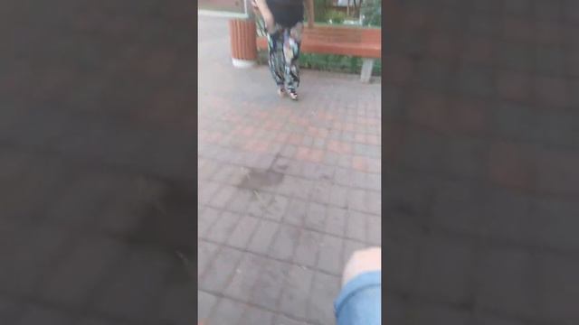 бабка прогоняет с лавки смотреть онлайн