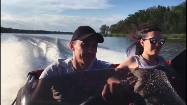 Плаваем на катере по Карачуновскому водохранилищу смотреть онлайн