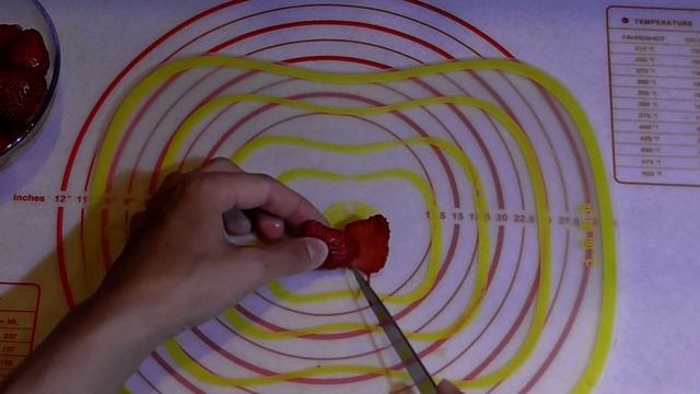 Пиріг на кефірі з полуницею Простий і швидкий рецепт смотреть онлайн