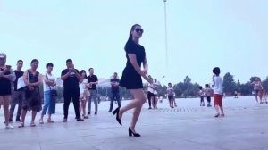 Красавица Цинцин Танцует Шафл на каблуках