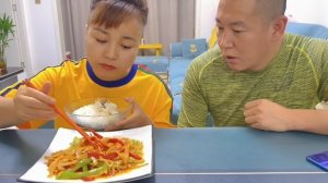 不给他做饭第39天，抢肉吃，看我怎么治你#eating show#eating challenge#husband and wife eating food#eating #asmr eating
