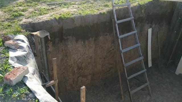 Начало строительства подвала из опилкобетона