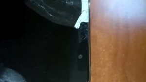 Заклеенный экран телефона клеем