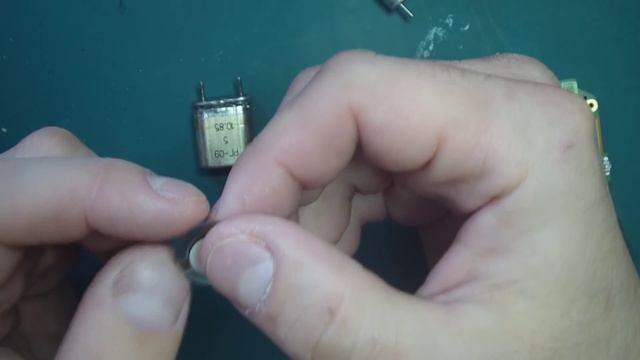 Что внутри кварцевого резонатора смотреть онлайн