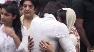 Priyanka Chopra's Dad Ashok Chopra's Funeral - Bollywood Stars Pay Condolence