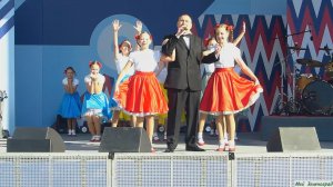 Сергей Калуга и театр танца "Сапфир"  - Я шагаю по Москве