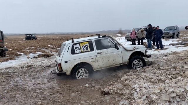 Монстры бездорожья покоряют брод и грязь. Лучшие внедорожники для off-road