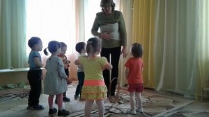 Занятие с детьми первой младшей группы в период адаптации к ДОУ на тему: "Божья коровка"